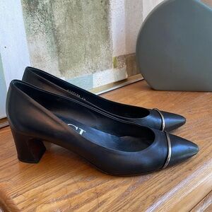 👔 AGL black leather pumps with silver bars on toes: